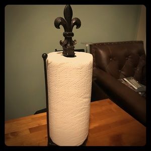 Fluer de Lis iron paper towel holder